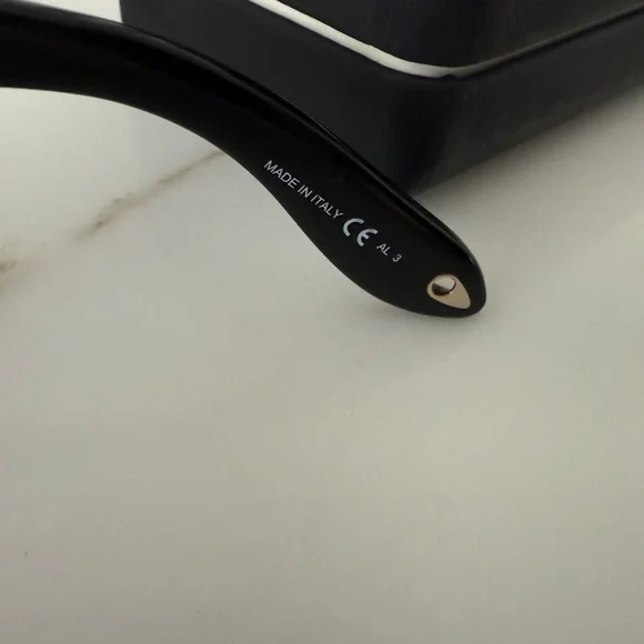 Authentic Givenchy sunglasses - Picture 4 of 6